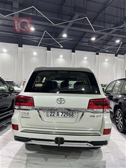 تۆیۆتا لاند کروزەر